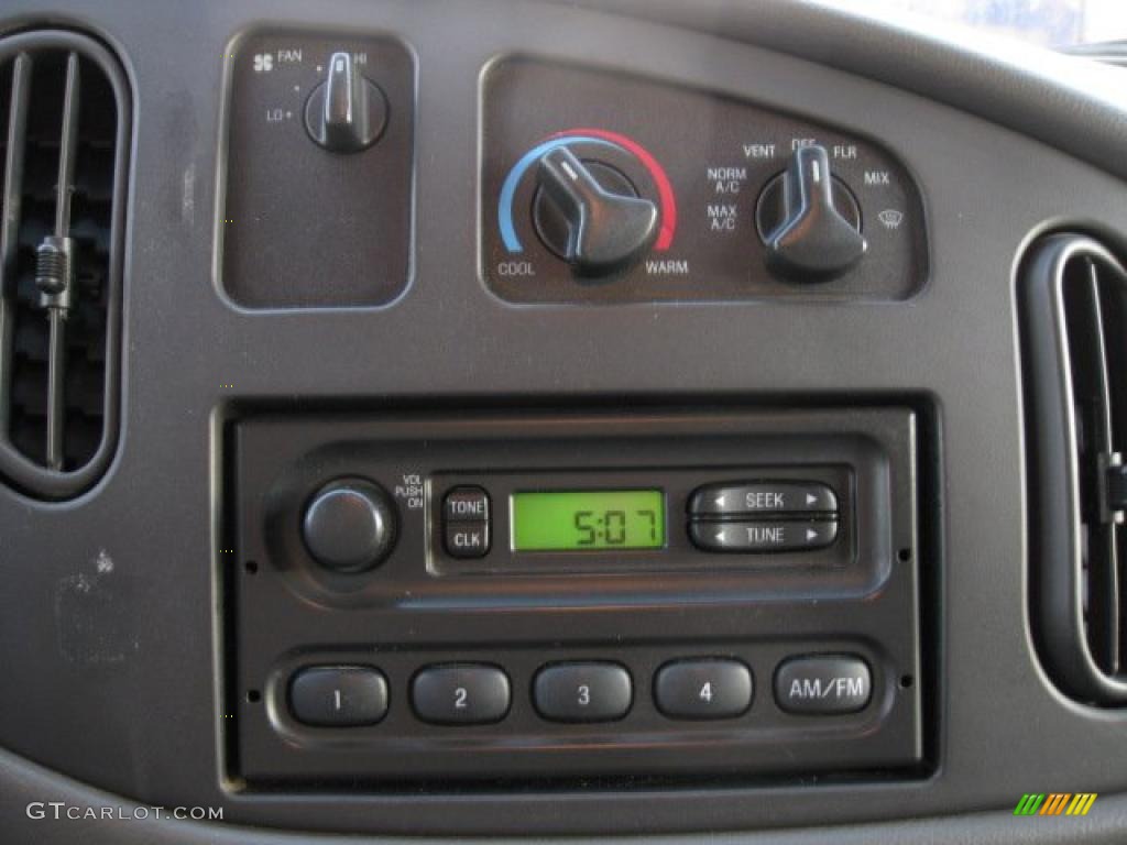 2004 Ford E Series Van E150 Cargo Controls Photo #43038203