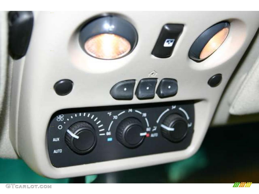 2003 Suburban 1500 LT 4x4 - Light Pewter Metallic / Gray/Dark Charcoal photo #14