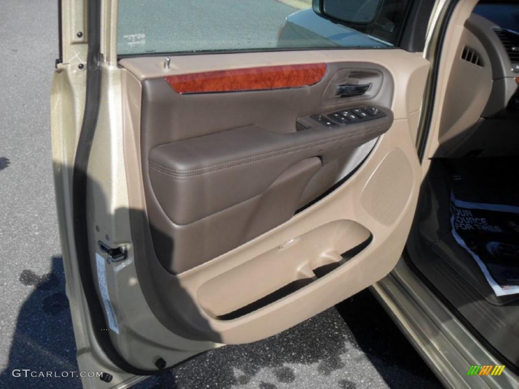2011 Chrysler Town & Country Touring - L Dark Frost Beige/Medium Frost Beige Door Panel Photo #43045280