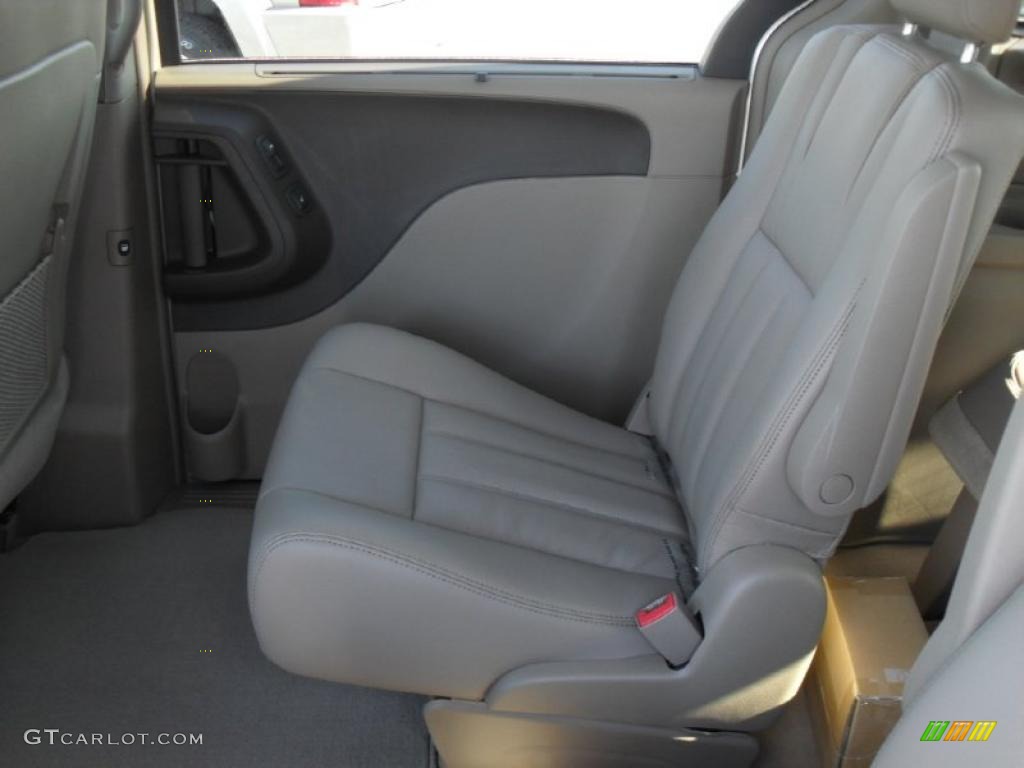 Dark Frost Beige/Medium Frost Beige Interior 2011 Chrysler Town & Country Touring - L Photo #43045392