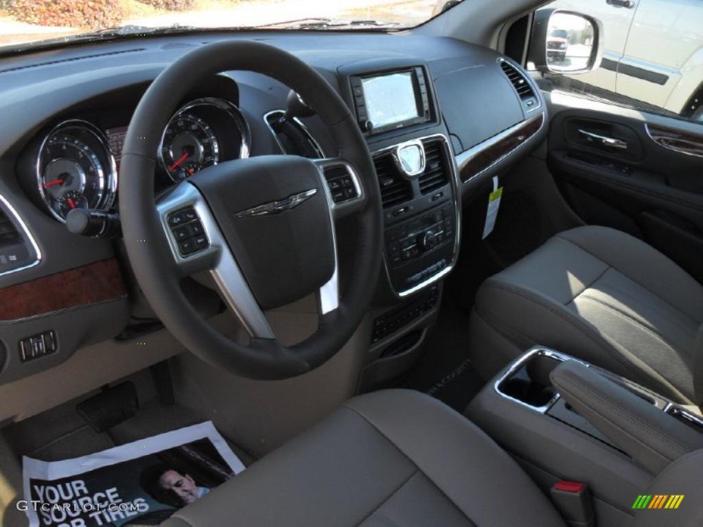 Dark Frost Beige/Medium Frost Beige Interior 2011 Chrysler Town & Country Touring - L Photo #43045596