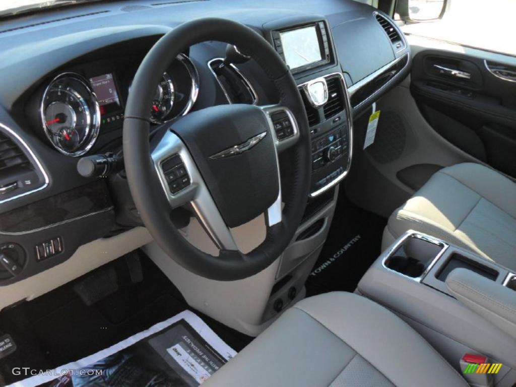 Black/Light Graystone Interior 2011 Chrysler Town & Country Touring - L Photo #43046880