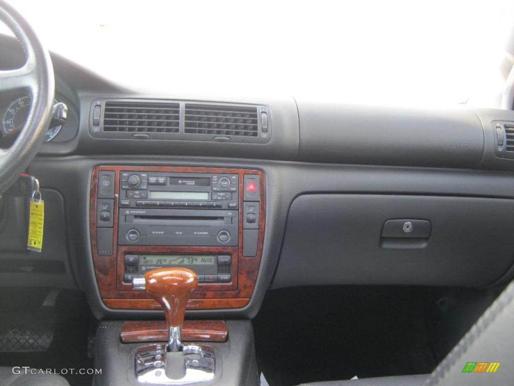 2001 Passat GLX V6 4Motion Sedan - Satin Silver Metallic / Black photo #23