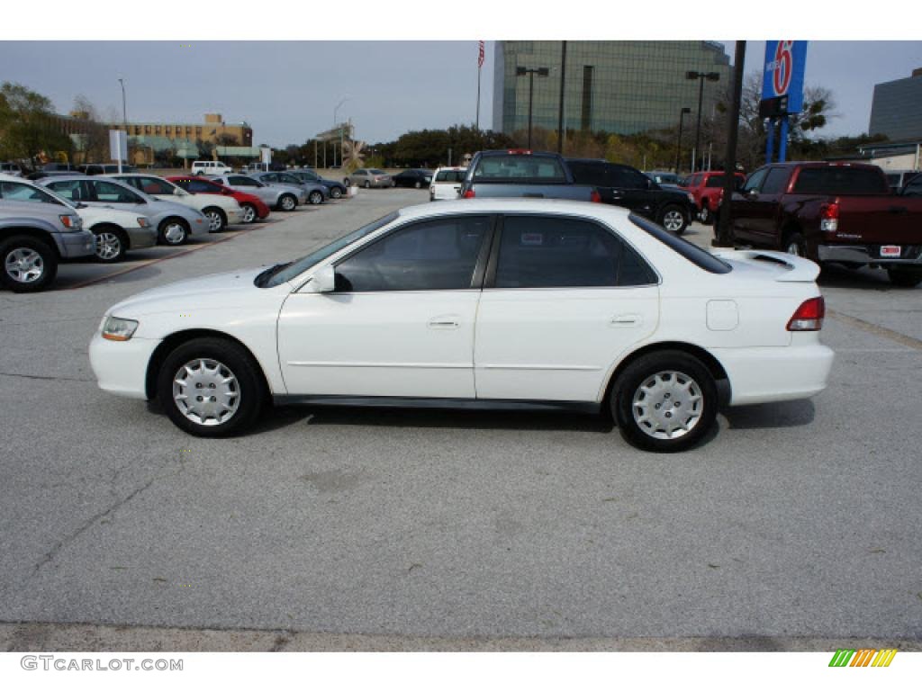 2002 Accord LX Sedan - Taffeta White / Ivory photo #2