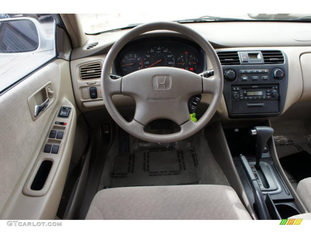 2002 Accord LX Sedan - Taffeta White / Ivory photo #8