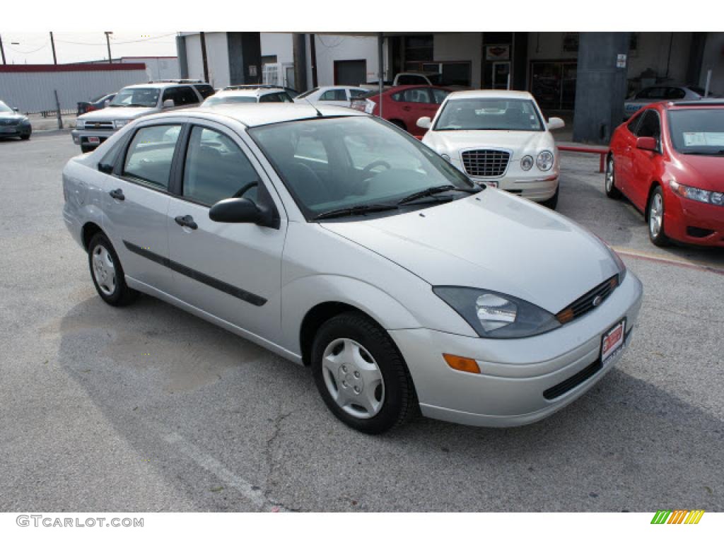 CD Silver Metallic 2004 Ford Focus LX Sedan Exterior Photo #43057136