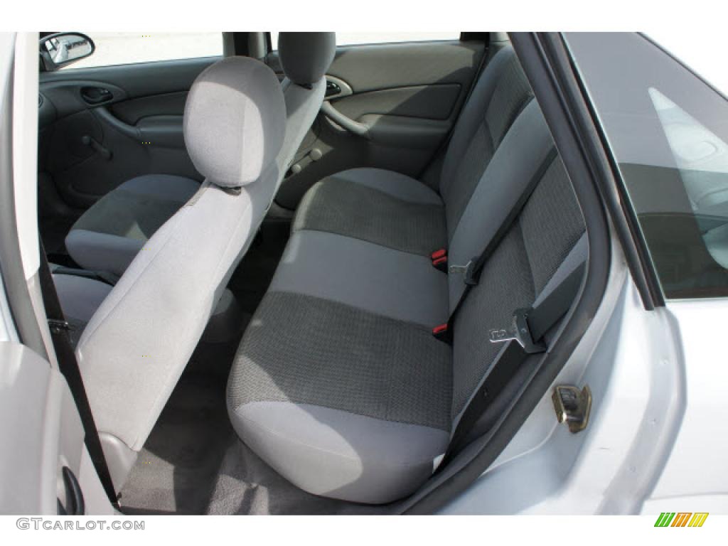 Medium Graphite Interior 2004 Ford Focus LX Sedan Photo #43057165