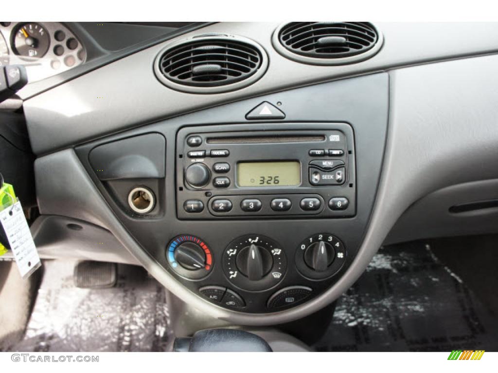 2004 Ford Focus LX Sedan Controls Photo #43057208