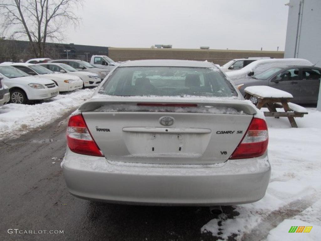 2004 Camry SE V6 - Lunar Mist Metallic / Dark Charcoal photo #3