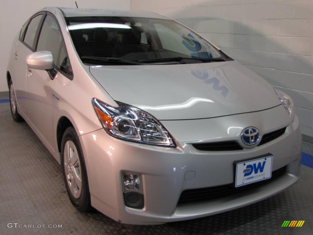 2010 Prius Hybrid III - Classic Silver Metallic / Dark Gray photo #1
