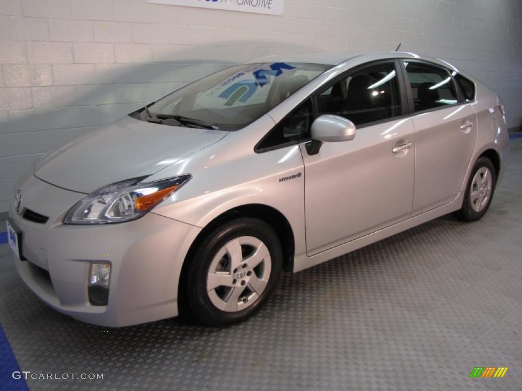 2010 Prius Hybrid III - Classic Silver Metallic / Dark Gray photo #2