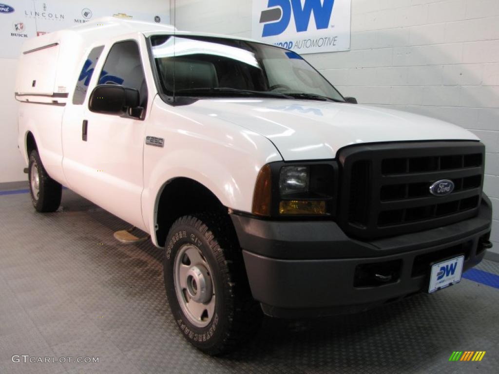 2006 F250 Super Duty XL SuperCab 4x4 - Oxford White / Medium Flint photo #1