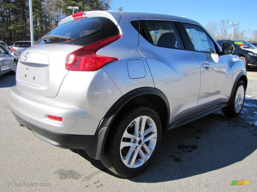 2011 Juke S - Chrome Silver / Black/Silver Trim photo #5