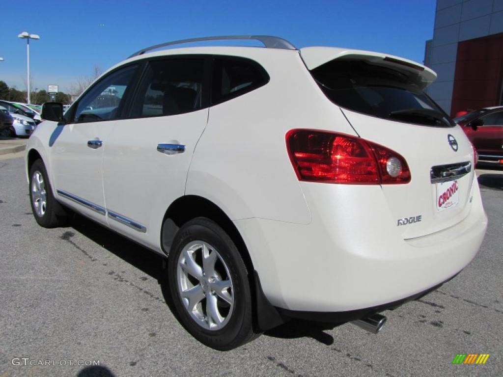 2011 Rogue SV - Pearl White / Gray photo #3