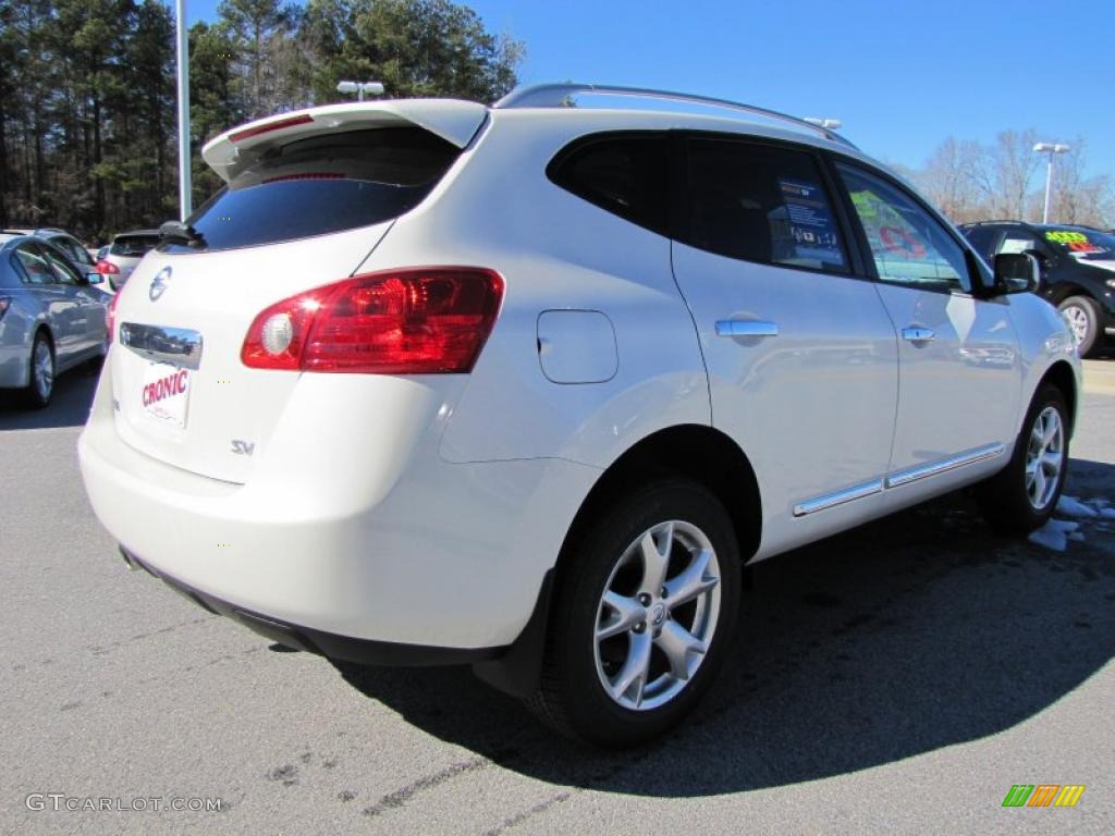2011 Rogue SV - Pearl White / Gray photo #5