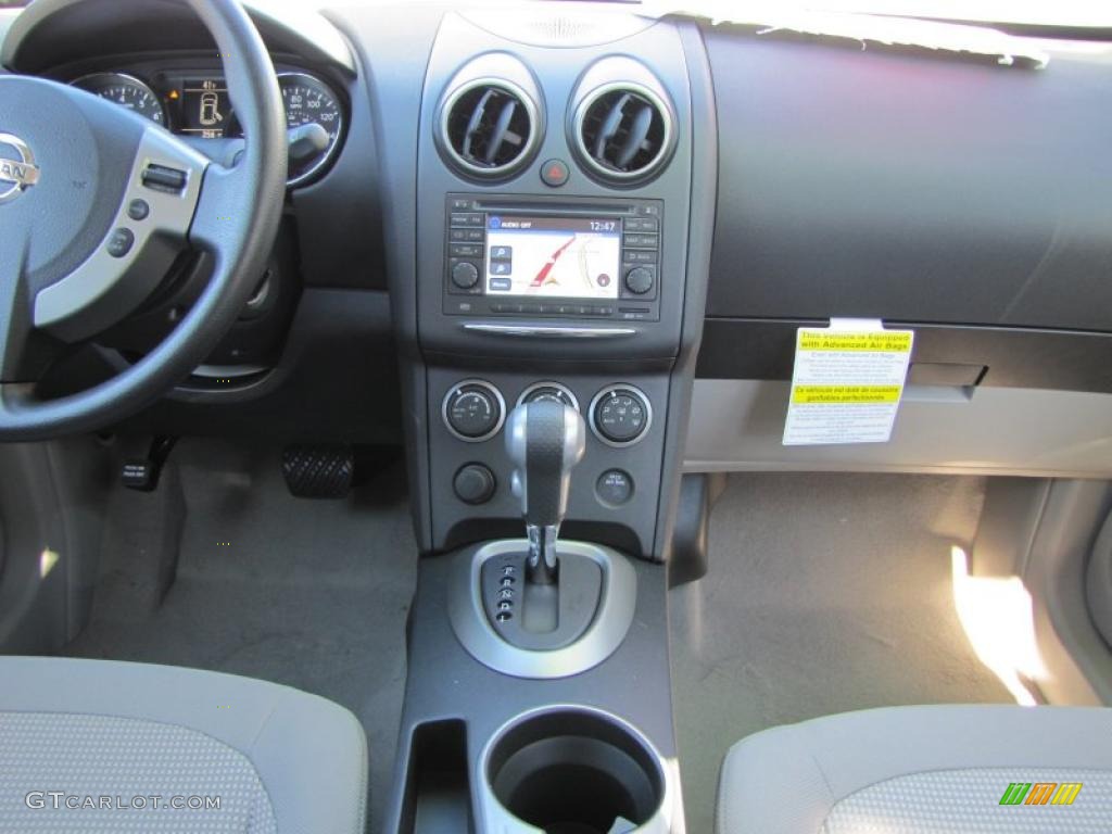 2011 Rogue SV - Pearl White / Gray photo #16