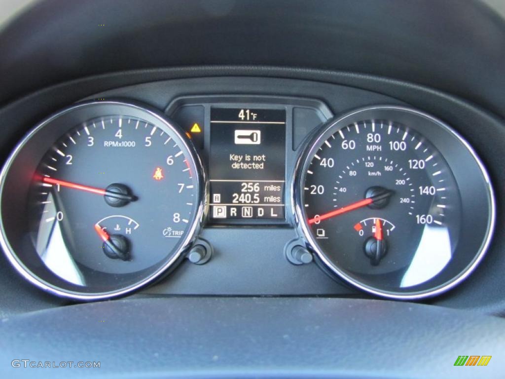 2011 Rogue SV - Pearl White / Gray photo #19