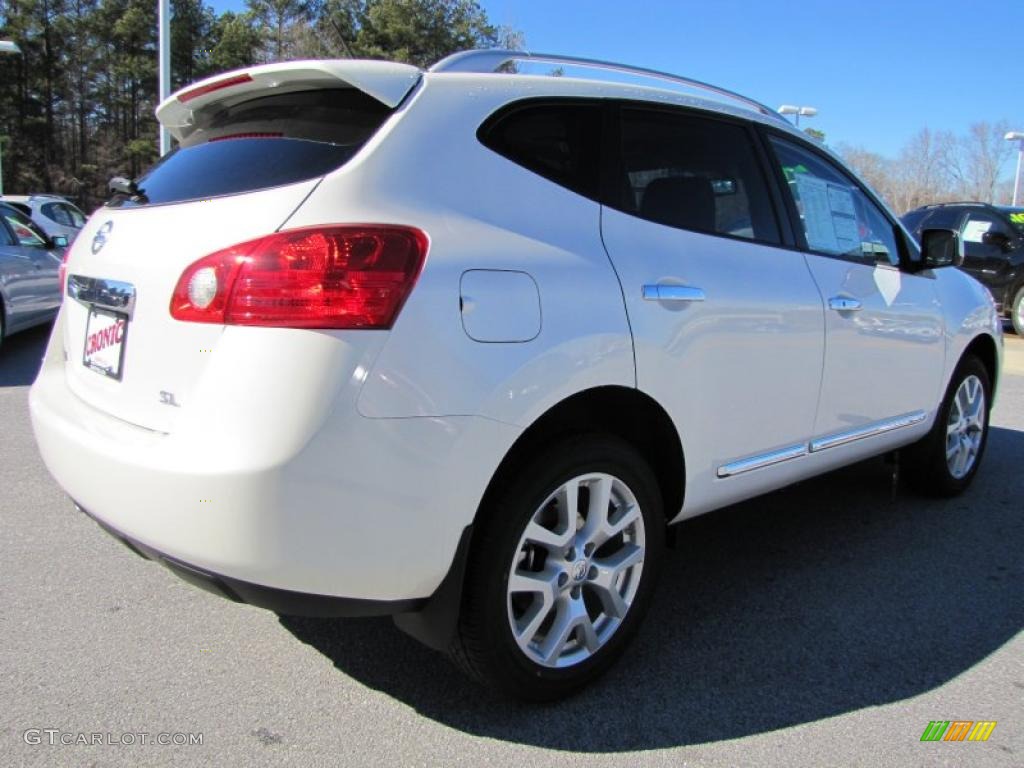 2011 Rogue SL - Pearl White / Gray photo #5