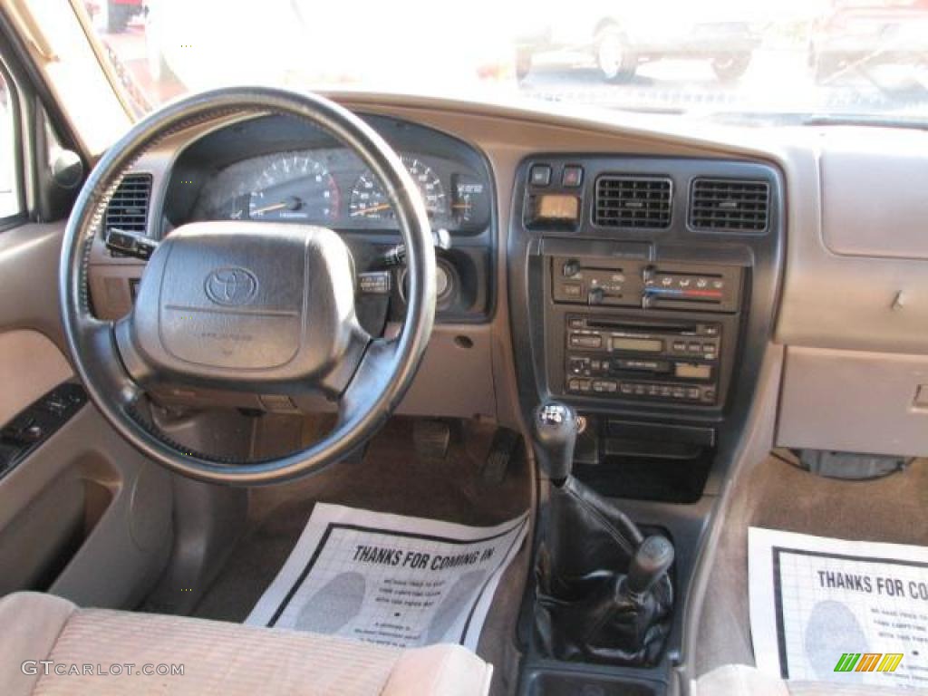 1996 Toyota 4Runner SR5 4x4 Beige Dashboard Photo #43078151