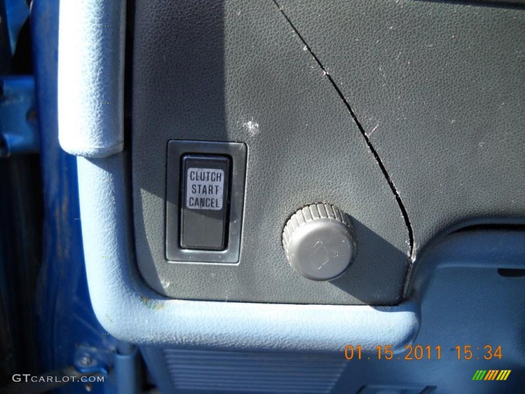 1993 Pickup Deluxe Regular Cab 4x4 - Blue Pearl Metallic / Gray photo #14