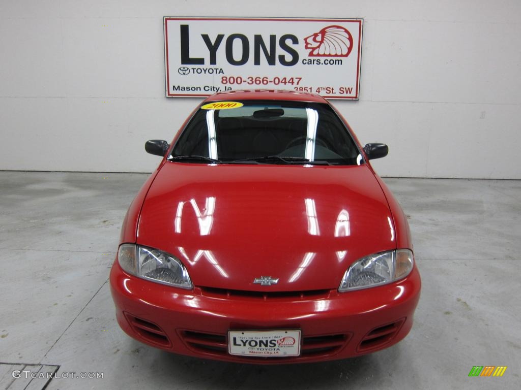 2000 Cavalier Sedan - Bright Red / Graphite photo #22