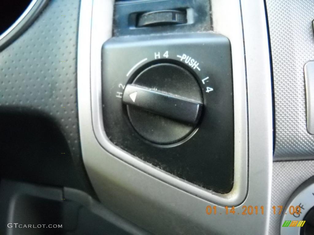 2005 Tacoma V6 TRD Access Cab 4x4 - Silver Streak Mica / Graphite Gray photo #25