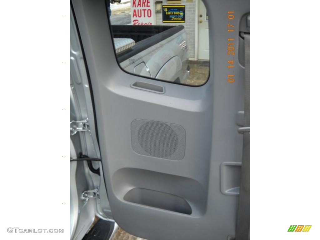 2005 Tacoma V6 TRD Access Cab 4x4 - Silver Streak Mica / Graphite Gray photo #38