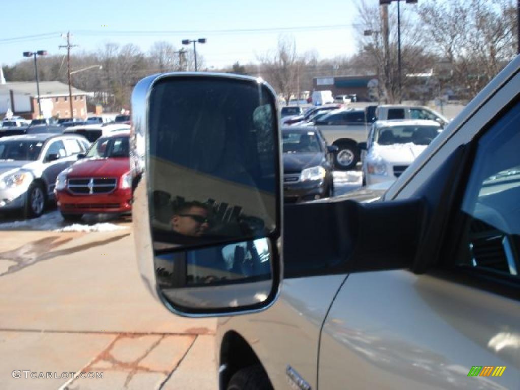 2011 Ram 1500 Laramie Crew Cab 4x4 - White Gold / Light Pebble Beige/Bark Brown photo #22