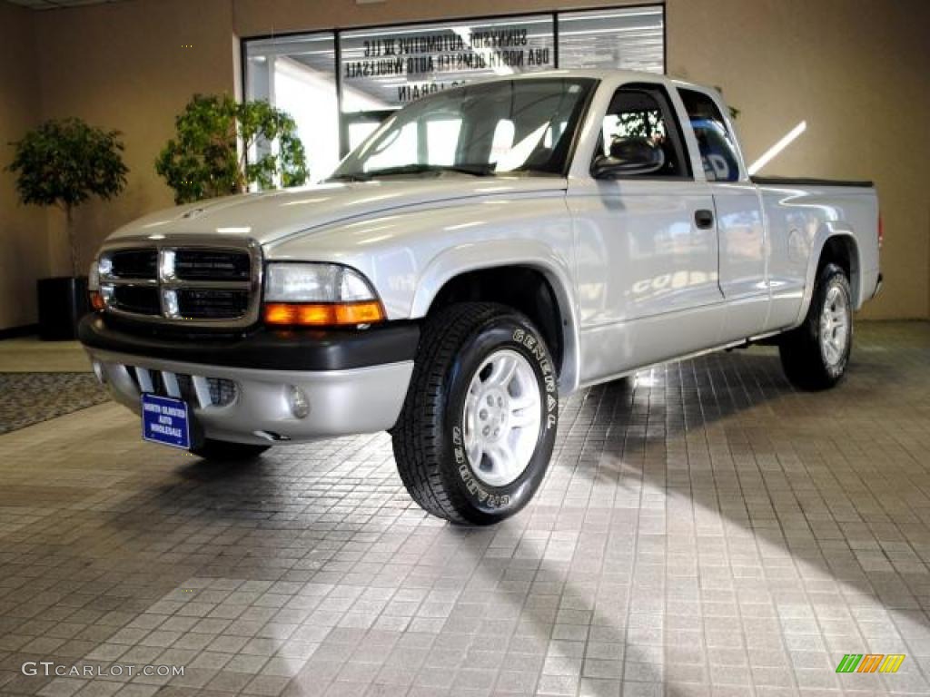 2004 Dakota Sport Club Cab - Bright Silver Metallic / Dark Slate Gray photo #1