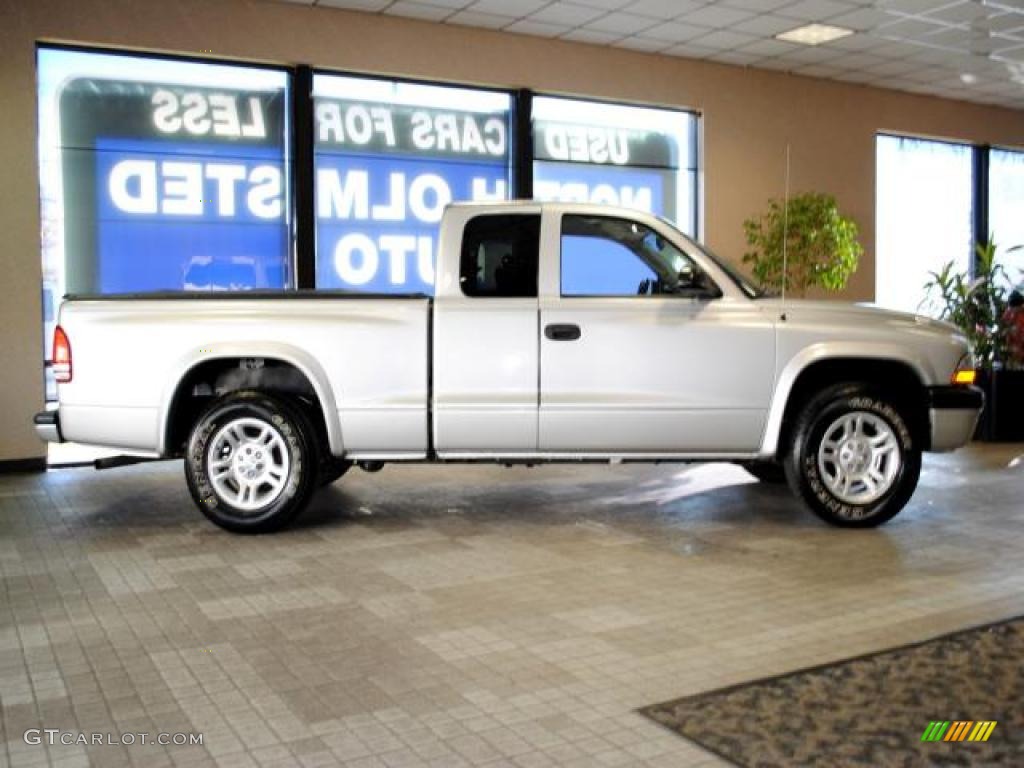 2004 Dakota Sport Club Cab - Bright Silver Metallic / Dark Slate Gray photo #10