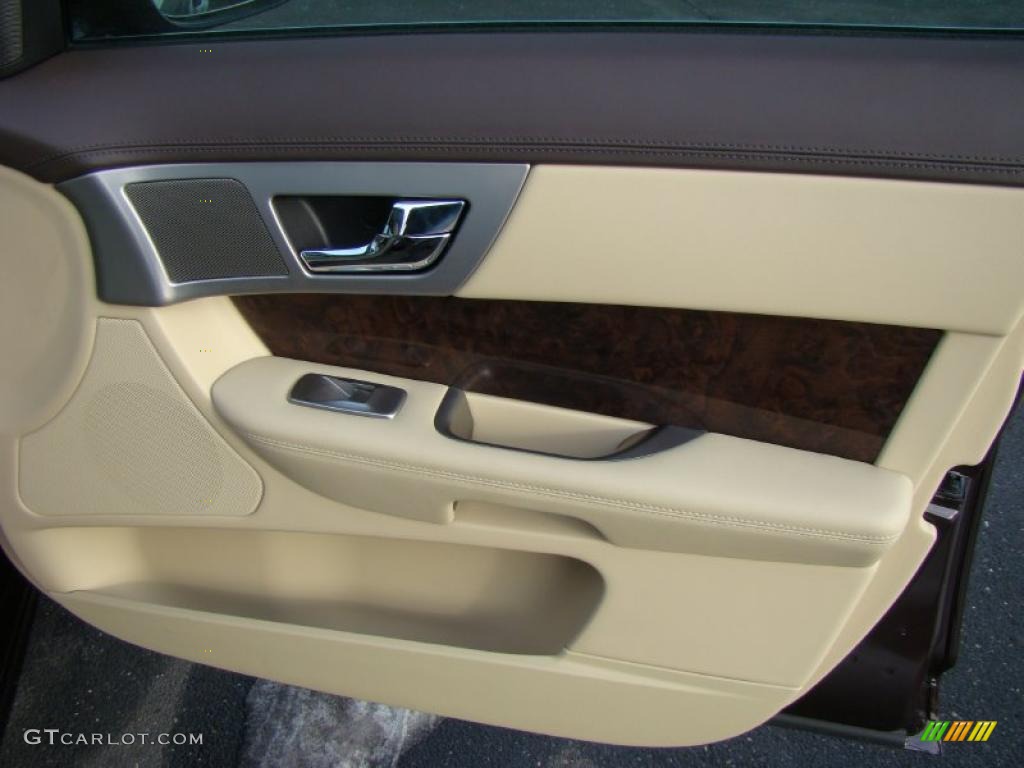 2011 Jaguar XF Premium Sport Sedan Barley Beige/Truffle Brown Door Panel Photo #43091472