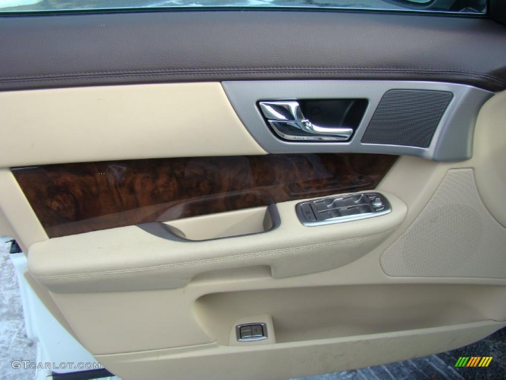 2011 Jaguar XF Sport Sedan Barley Beige/Truffle Brown Door Panel Photo #43091716