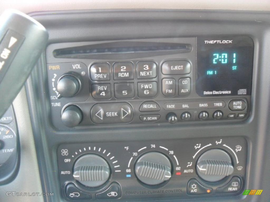 2002 GMC Yukon SLT 4x4 Controls Photo #43098564
