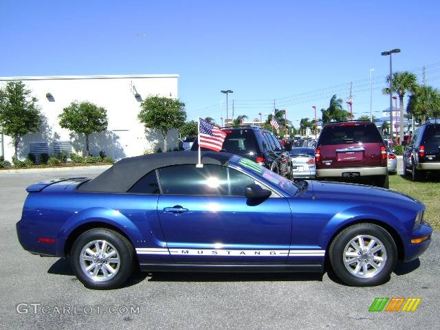2007 Mustang V6 Deluxe Convertible - Vista Blue Metallic / Light Graphite photo #2