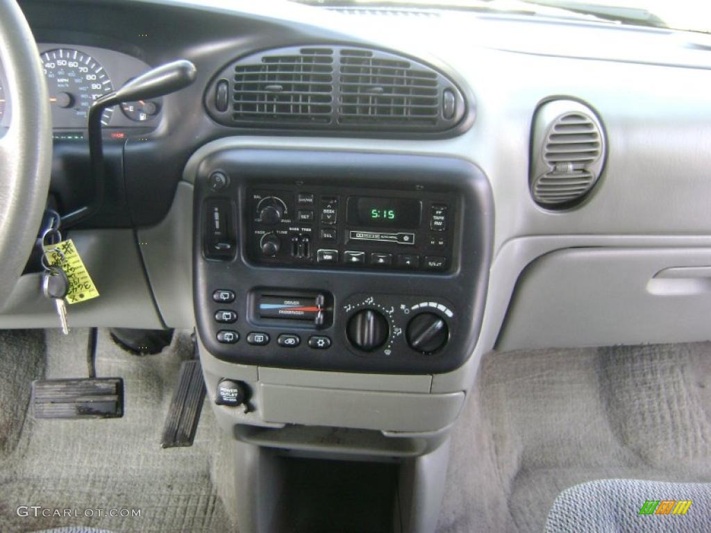 1997 Dodge Grand Caravan SE Controls Photo #43110567