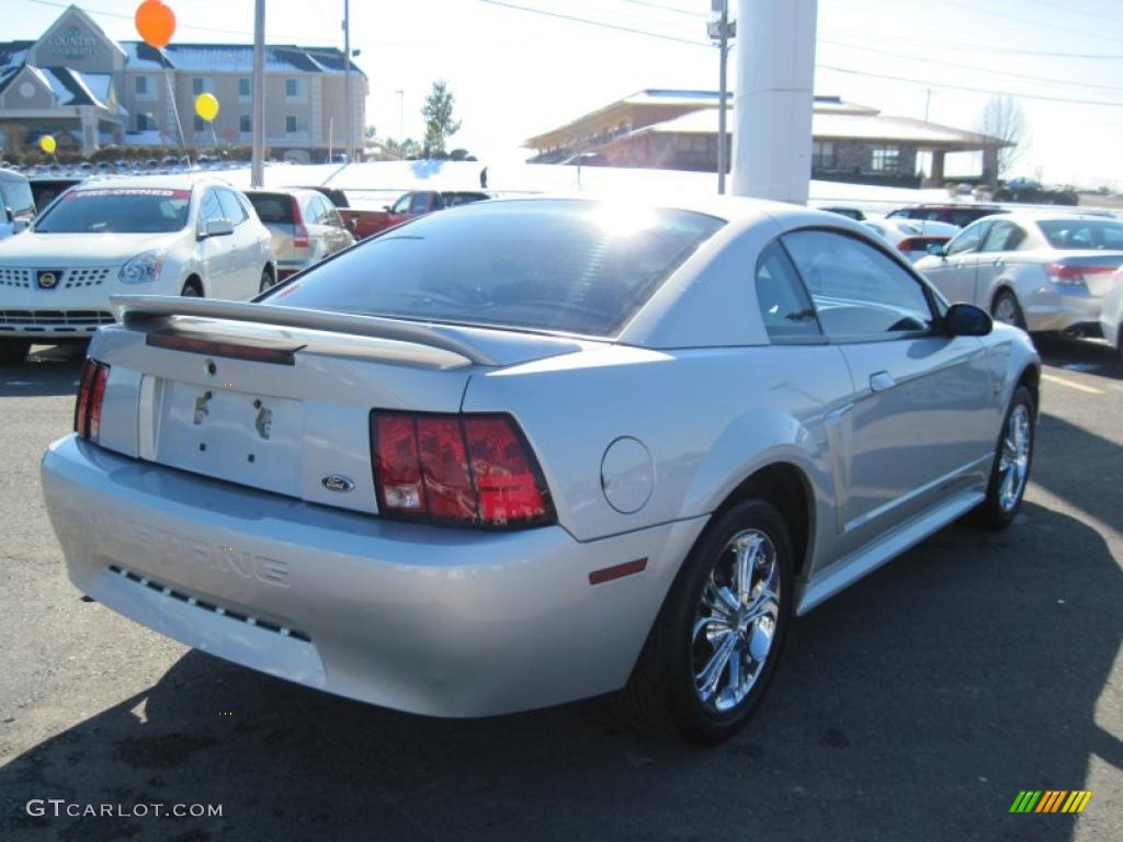 2000 Mustang V6 Coupe - Silver Metallic / Medium Graphite photo #5