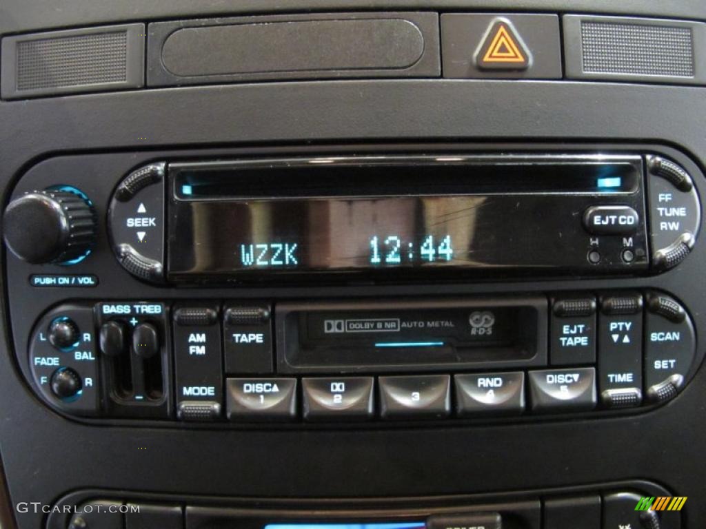 2004 Chrysler Town & Country LX Controls Photo #43113815