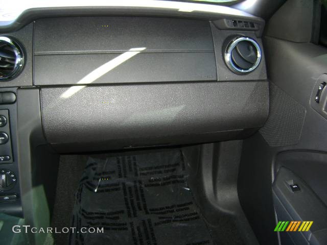 2007 Mustang V6 Deluxe Convertible - Vista Blue Metallic / Light Graphite photo #20