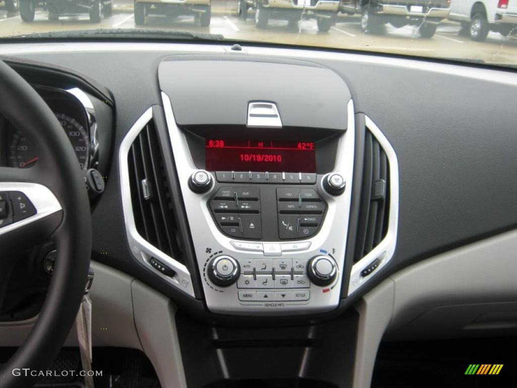 2011 GMC Terrain SLE Controls Photo #43118230