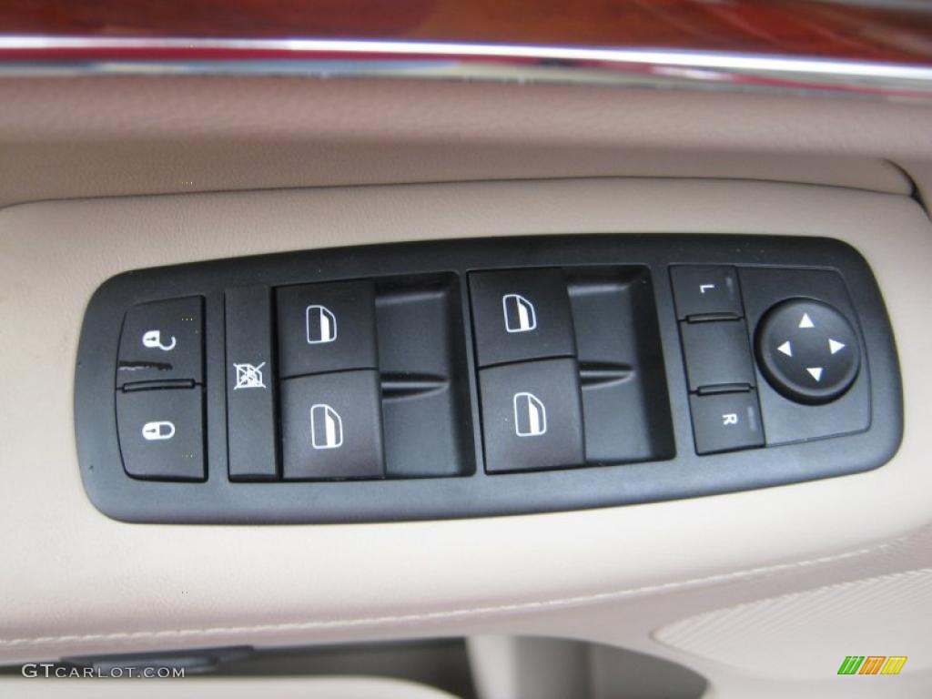 2011 Jeep Grand Cherokee Overland Controls Photo #43118733