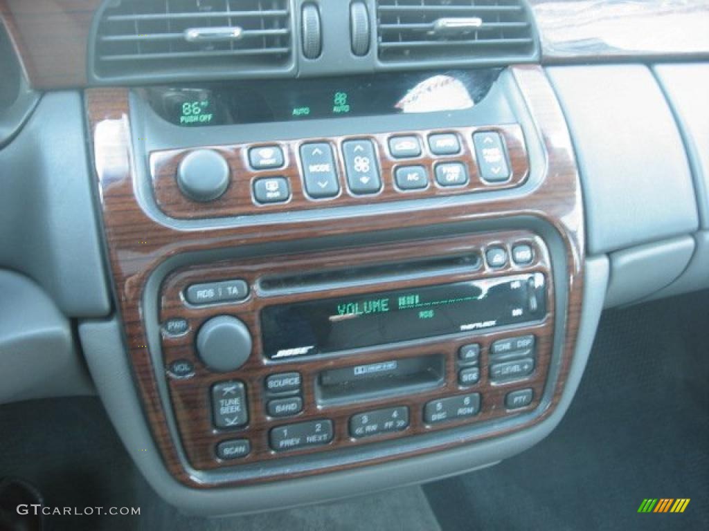 2002 Cadillac DeVille DHS Controls Photo #43122158