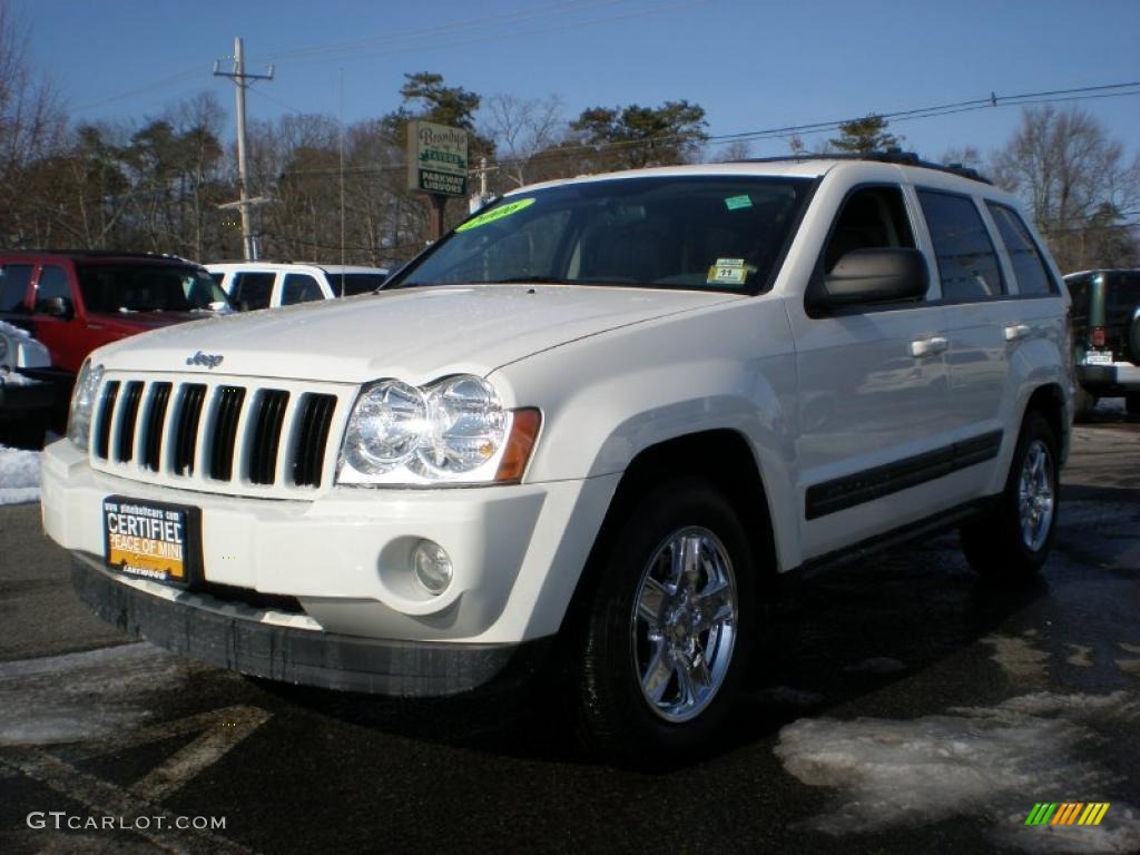 2006 Grand Cherokee Laredo 4x4 - Stone White / Medium Slate Gray photo #1