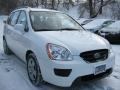 2009 Clear White Kia Rondo LX  photo #16