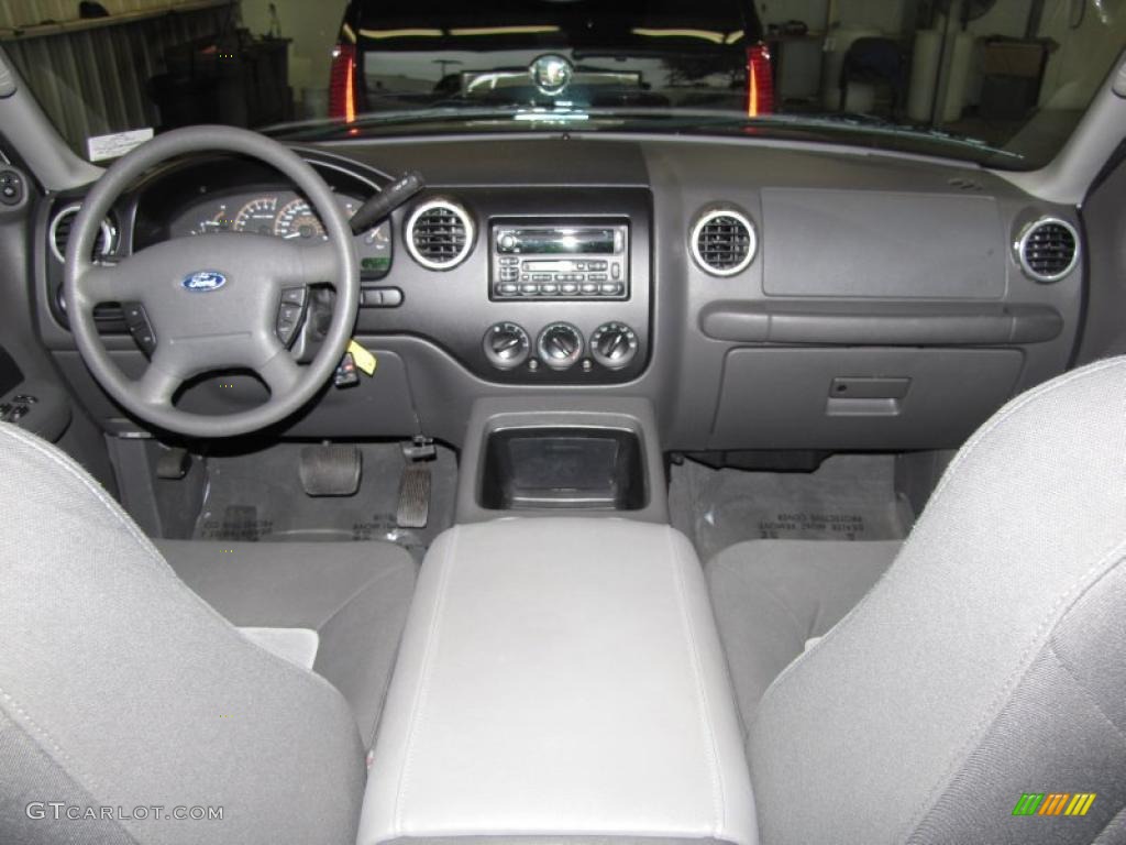 2003 Ford Expedition XLT Flint Grey Dashboard Photo #43139027