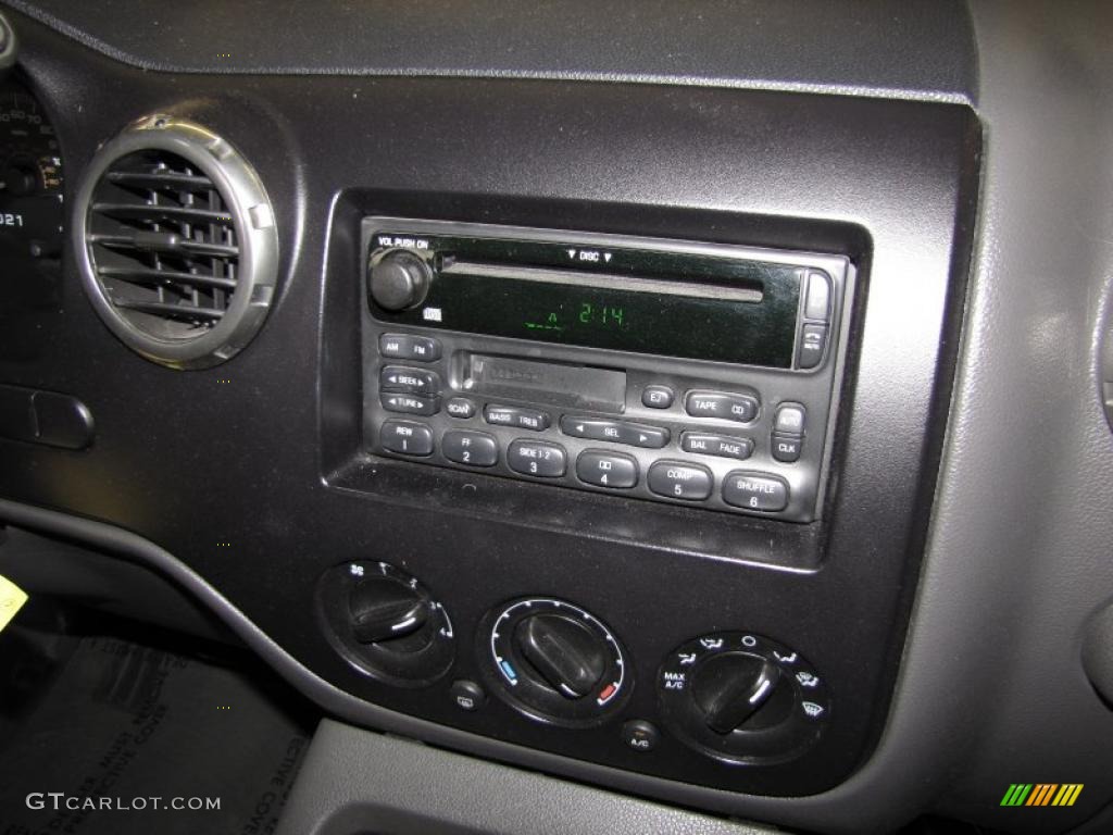 2003 Ford Expedition XLT Controls Photo #43139047
