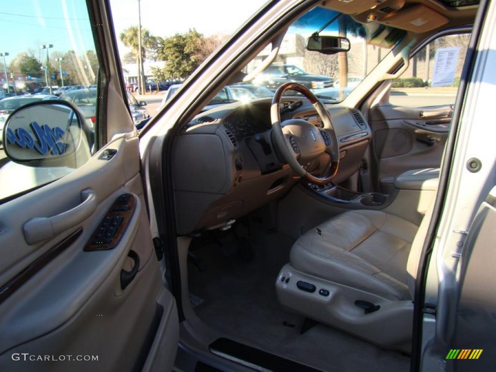 2002 Navigator Luxury 4x4 - Light Parchment Gold Metallic / Medium Parchment photo #11