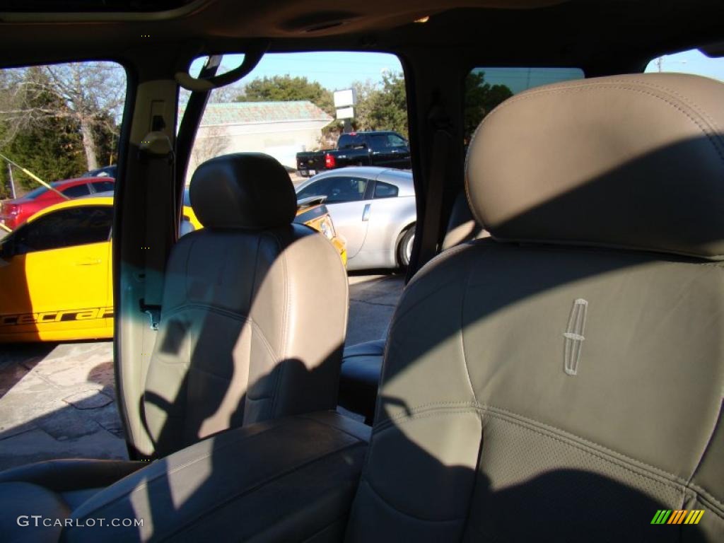 2002 Navigator Luxury 4x4 - Light Parchment Gold Metallic / Medium Parchment photo #13