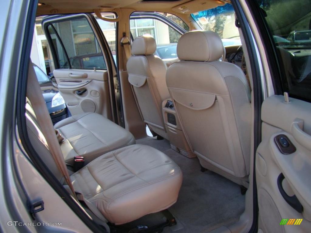 2002 Navigator Luxury 4x4 - Light Parchment Gold Metallic / Medium Parchment photo #20