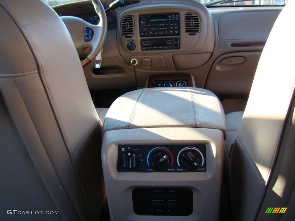 2002 Navigator Luxury 4x4 - Light Parchment Gold Metallic / Medium Parchment photo #23