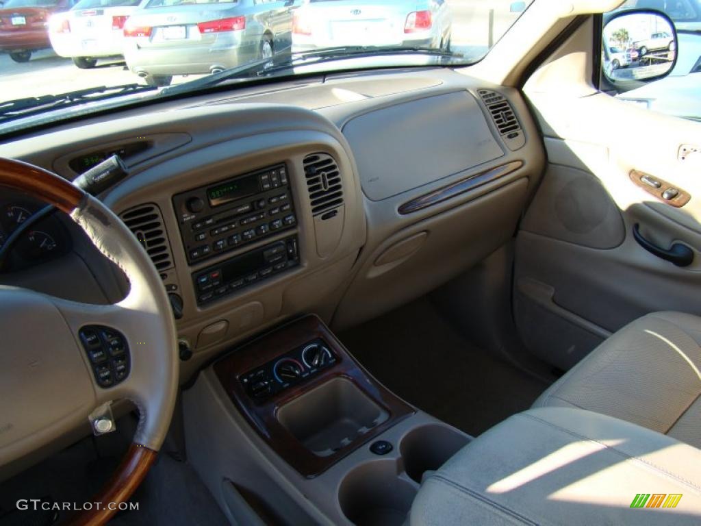 2002 Navigator Luxury 4x4 - Light Parchment Gold Metallic / Medium Parchment photo #25